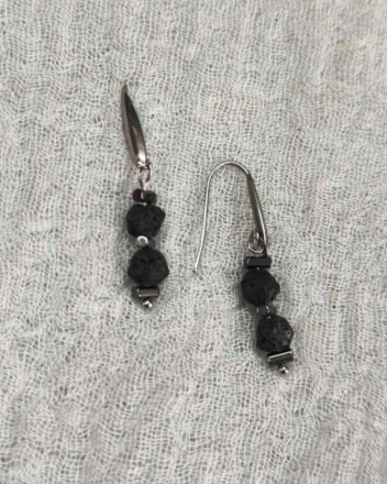 3  σκουλαρικι γαντζακι λαβα (1)